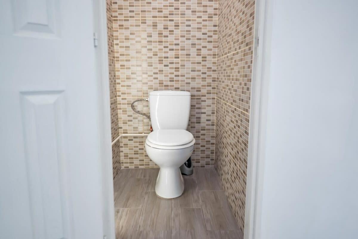 Chic Central Flat With River View Будапеща Екстериор снимка