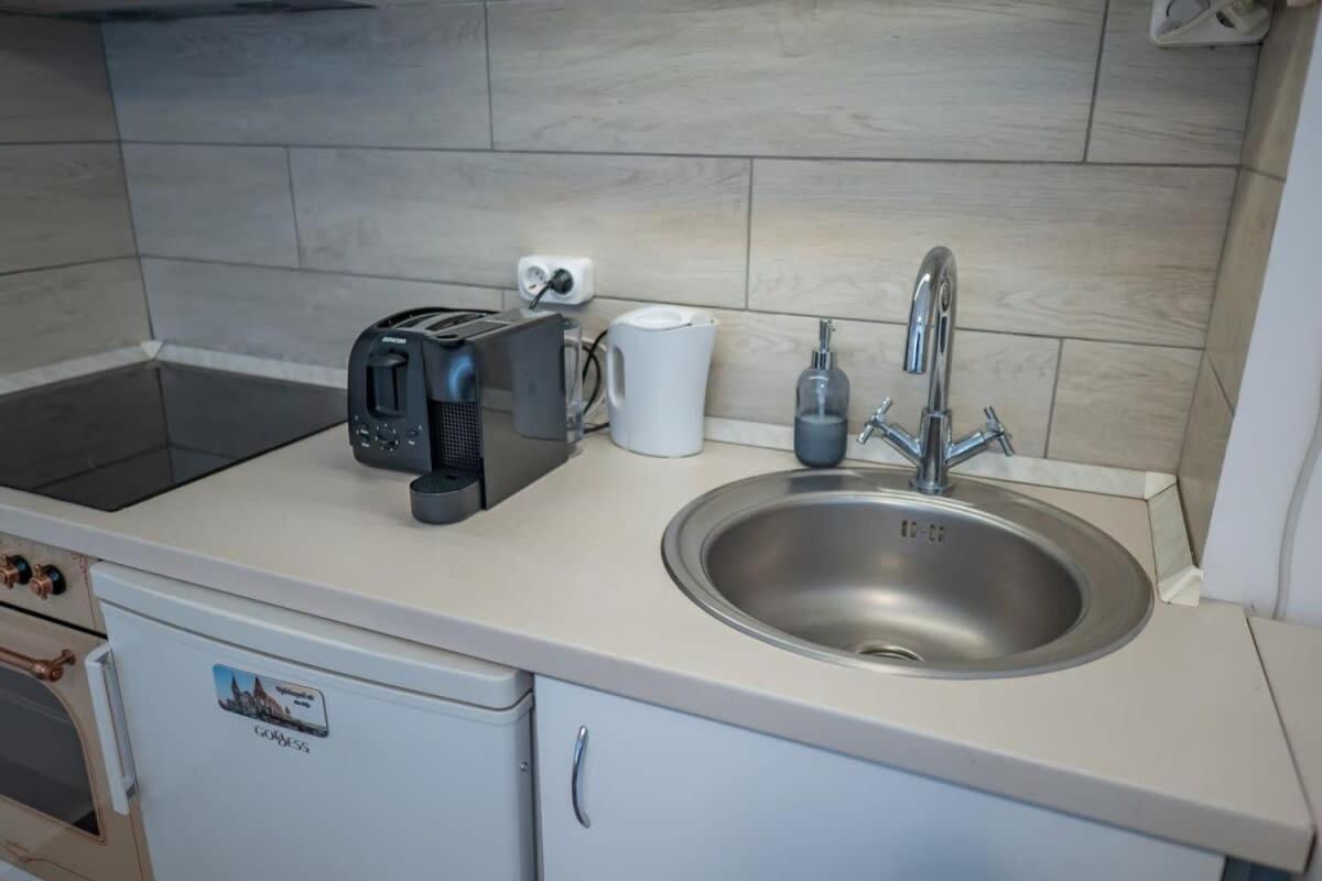 Chic Central Flat With River View Будапеща Екстериор снимка