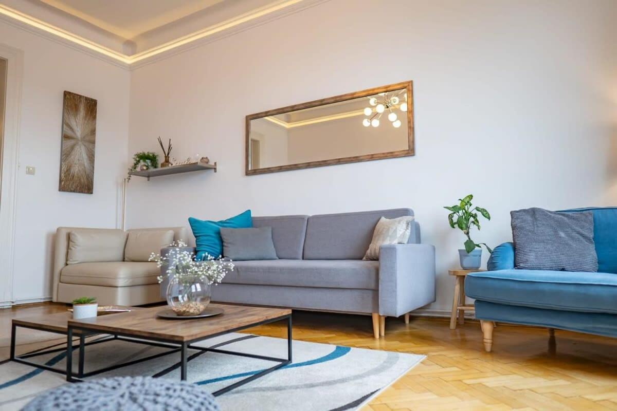 Chic Central Flat With River View Будапеща Екстериор снимка